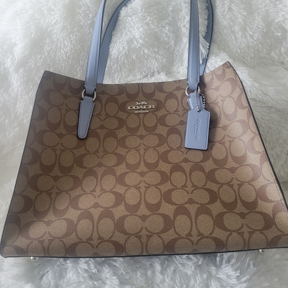 Coach Tatum Carryall NWOT - Picture 2 of 7